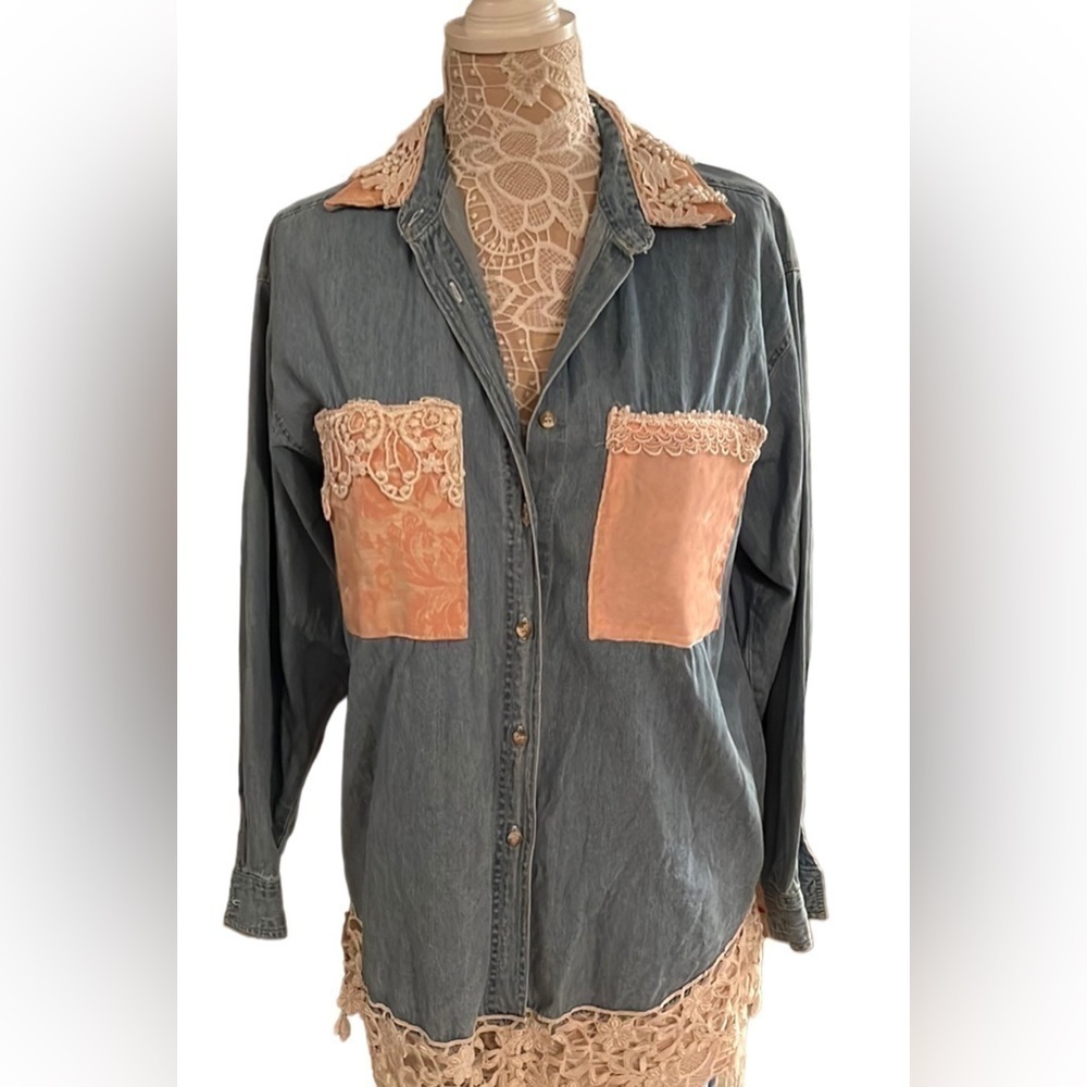 Vintage Great Aunt Nina unique lace and denim shirt. - Picture 10 of 10